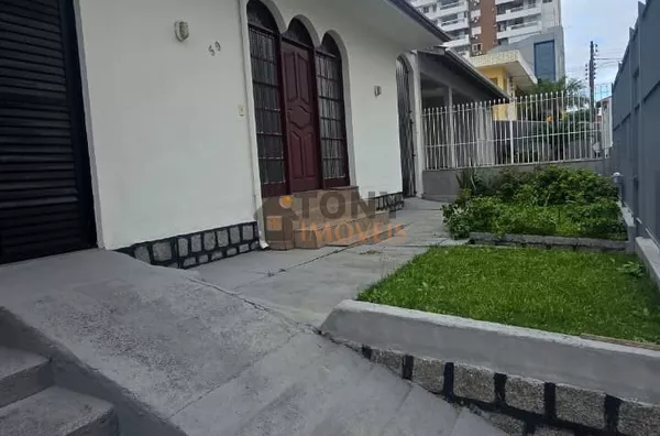 Casa de 3 dormitórios sendo 1 suíte, terreno de 360m2 localizada no bairro Bairro Barreiros - São Joé - SC