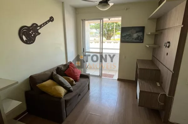 APARTAMENTO MOBILIADO, 2 QTOS  SENDO UM SUÍTE, SACADA COM CHURRASQUEIRA