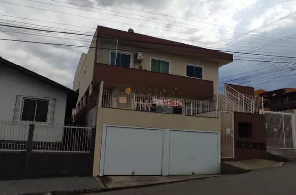 CASA COMERCIAL NA AV DAS TORRES COM 5 APARTAMENTOS 