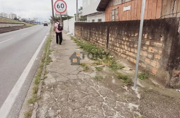 TERRENO DE ESQUINA COM 125M² BEM LOCALIZADO PERTO DE AREIAS 