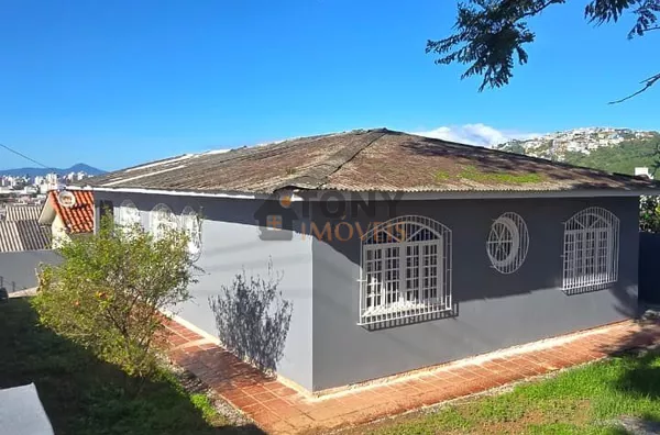 Casa à venda de 3 dormitórios sendo 1 suíte averbada localizada no bairro Jarim Cidade - São José - SC