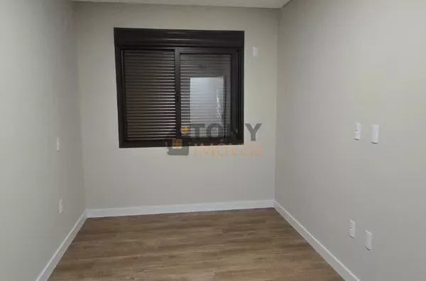 Luxuosa casa de 3 dormitórios sendo 1 suíte com 4 vagas de garagem - localizado no bairro Potecas - São José - SC - Foto 12