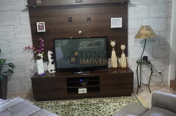 Sobrado de 3 quartos sendo duas suítes, localizado em Capoeiras - Florianópolis