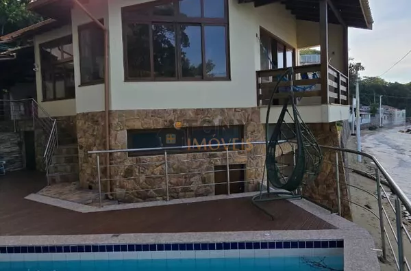 Casa exclusiva pé na areia com 3 suítes e com piscina de frente para o mar localizada em São Miguel - Biguaçú - SC