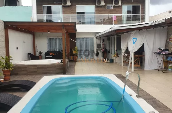 Excelente casa com piscina, jacuzzi, 3 dorm. 4 vagas -ACEITA PERMUTA