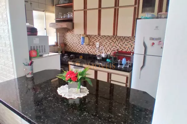 APARTAMENTO 3 QUARTOS NO FLORESTA ESPAÇOSO COM SOL 