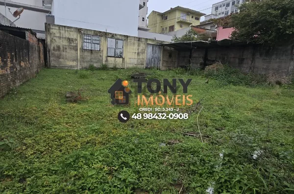 Terreno muito bem localizado próximo av. Leoberto Leal - São José - SC