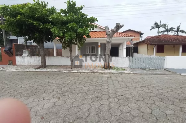 CASA COM 4 QUARTOS PERTO DA PRAIA DE FORA