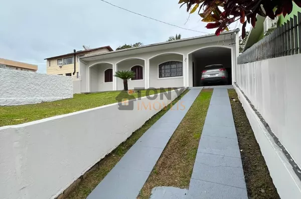 Casa com 3 dorm. sendo um suíte, perto do Bosque das Mansões