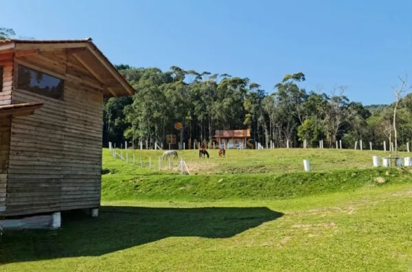 sítio - pousada  - 5 chalés com excelente infraestrutura