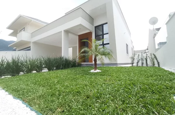 Casa em condomínio com 137m2 na Praia De Fora, Palhoca