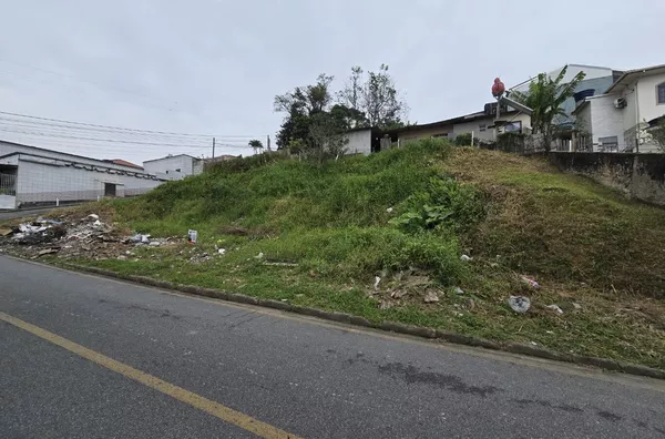 Vendo terreno de 378m² localizado no bairro Real Parque - São José.
