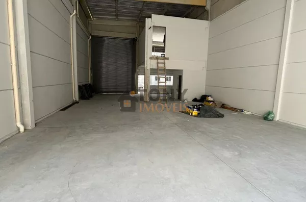 GALPÃO ZERO  COM 270M² - PÉ DIREITO 6 METROS