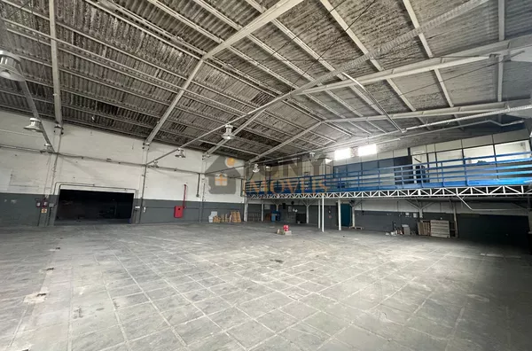 GALPÃO COM 2000M² PRIVATIVOS PERTO DA BR EM BIGUAÇU