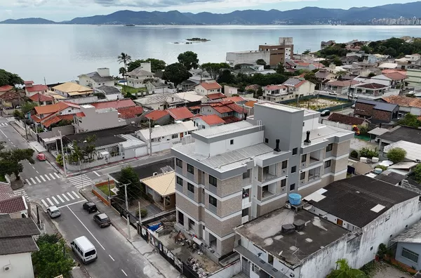 APARTAMENTO GARDEN COM 128M2 NO BALNEARIO DO ESTREITO