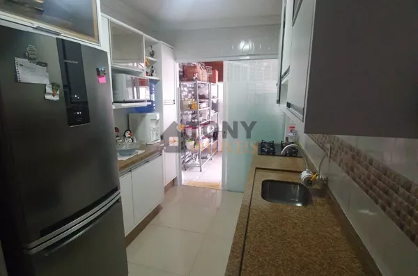 Excelente casa com piscina, jacuzzi, 3 dorm. 4 vagas -ACEITA PERMUTA