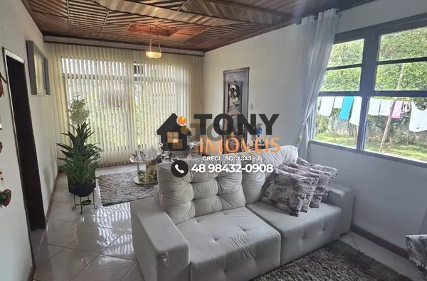 Casa comercial de 3 dormitórios à venda no bairro Praia Comprida - São José