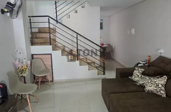 Sobrado de 2 suítes à venda no bairro Serraria - São José - SC