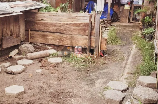 TERRENO DE ESQUINA COM 125M² BEM LOCALIZADO PERTO DE AREIAS 