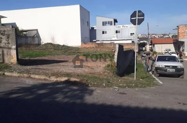 TERRENO DE ESQUINA COMERCIAL E RESIDENCIAL 14 PAVIMENTOS