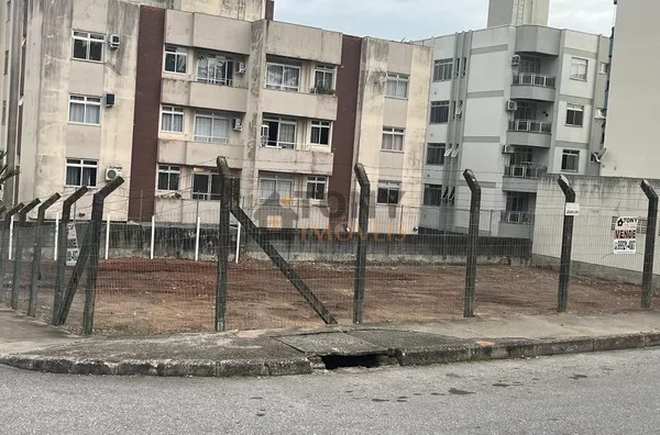 TERRENO COM VIABILIDADE PARA 8 PAVIMENTOS - ACEITA PERMUTA