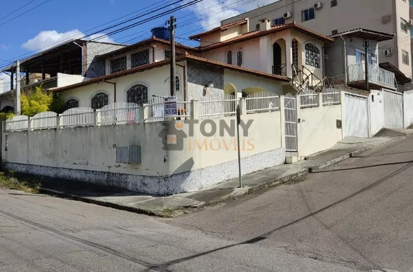 Casa legalizada, 4 dorm. suíte c. banheira.