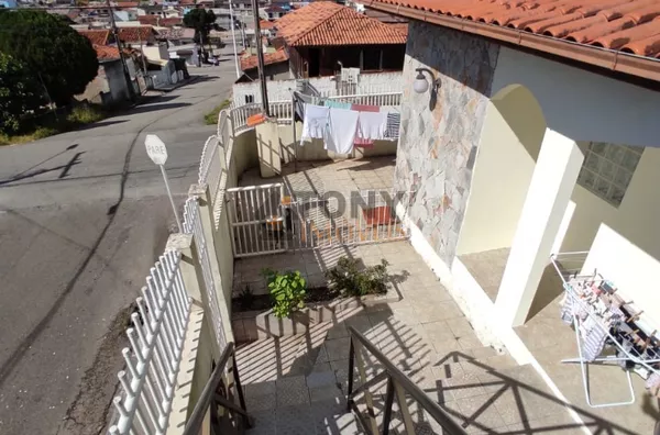 Casa legalizada, 4 dorm. suíte c. banheira.