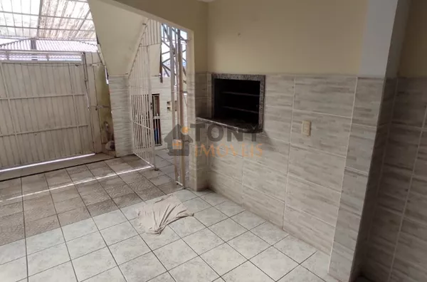 Casa legalizada, 4 dorm. suíte c. banheira.