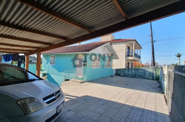 Casa mista com terreno de 448 m2 à venda no bairro Bela - Vista - São José - SC