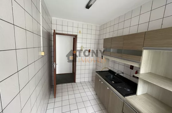 APARTAMENTO 3 QUARTOS NO FLORESTA BEM LOCALIZADO