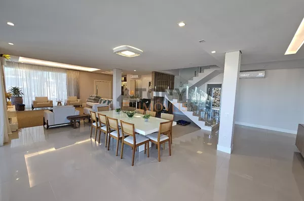 BELA CASA NO BOSQUE DAS MANSÕES - 4 DORMITÓRIOS + PISCINA - 