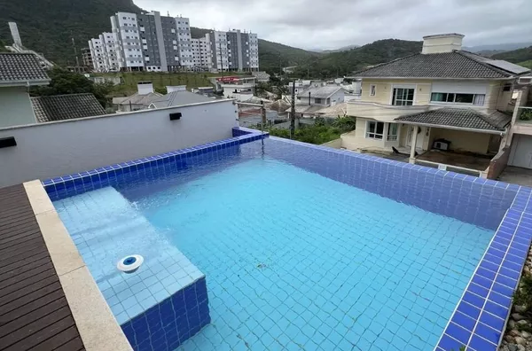 Bellissíma casa com 3 Quartos e 4 banheiros à Venda, 310 m² - Pedra Branca - Palhoça.