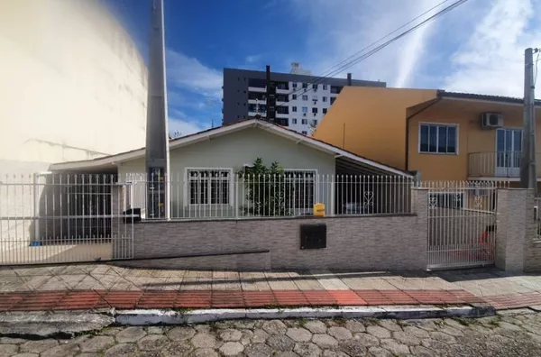 AMPLA CASA NO BAIRRO IPIRANGA