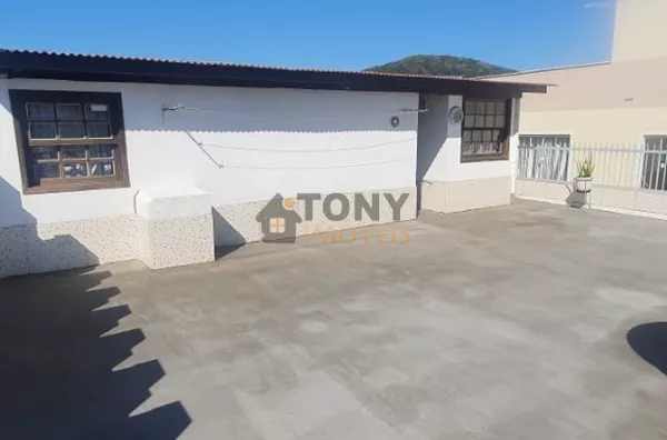 7 Kitinetes de aprox. 30m² cada, lucro R$7400 mil mensais