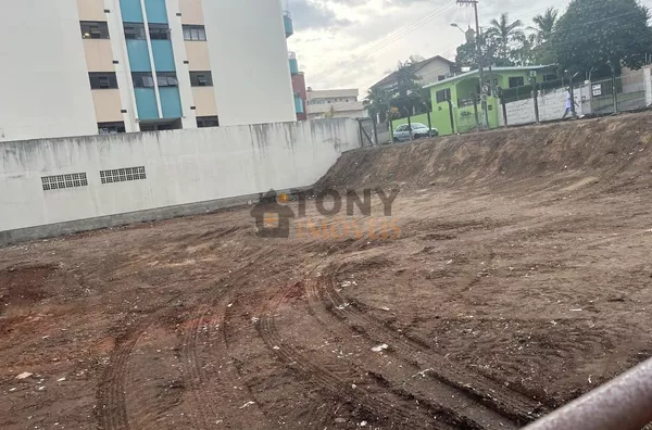 TERRENO COM VIABILIDADE PARA 8 PAVIMENTOS - ACEITA PERMUTA