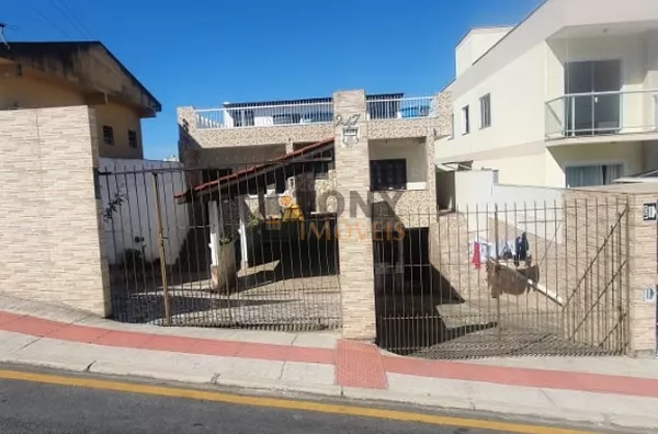 7 Kitinetes de aprox. 30m² cada, lucro R$7400 mil mensais