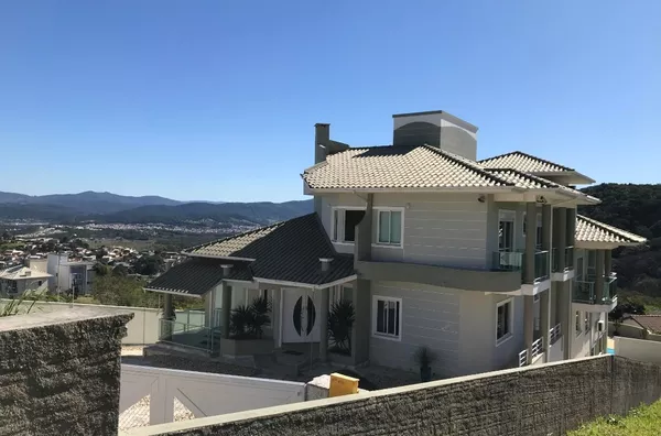 Mansão no Bosque das Mansões 6 dorm. 8 banheiros 8 vagas cobertas