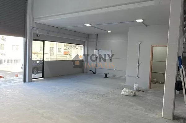 GALPÃO ZERO  COM 270M² - PÉ DIREITO 6 METROS