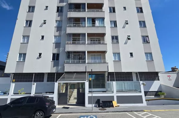 Apartamento de 100m2 para locação com 3 dormitórios sendo 1 suíte no bairro Barreiros - São José - SC.
