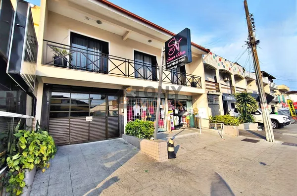 Casa com dois pisos e 3 dormitórios no bairro Bela Vista – São José Excelente oportunidade para morar e investir no mesmo imóvel.