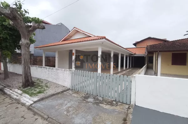 CASA COM 4 QUARTOS PERTO DA PRAIA DE FORA
