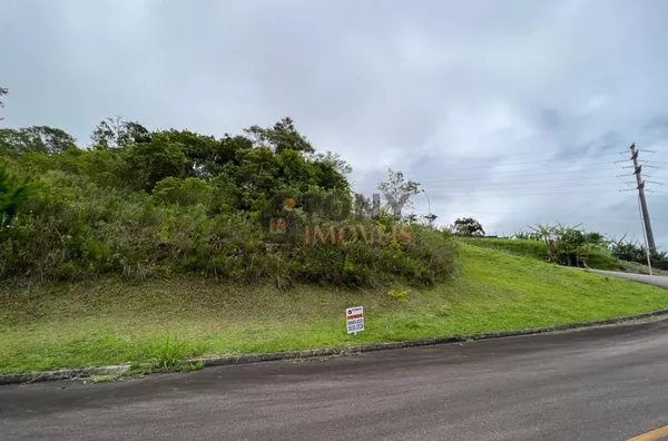 ÓTIMO TERRENO EM CONDOMÍNIO FECHADO COM VISTA MAR 