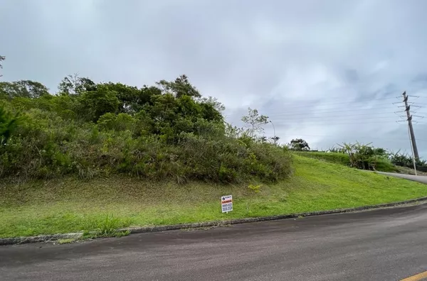 ÓTIMO TERRENO EM CONDOMÍNIO FECHADO COM VISTA MAR 
