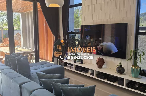 Casa imponente com 3 dormitórios, todos com suíte e closet, e uma área gourmet de tirar o fôlego espera por você no bairro Deltaville - Biguaçú-SC