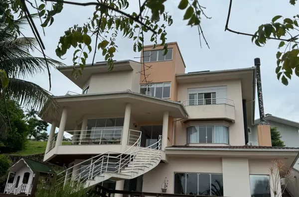 CASA INCRIVEL COM 3 QUARTOS NO BOSQUE DAS MANSOES 