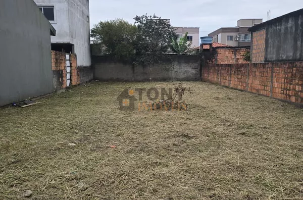 Terreno plano 10x25= 250m2 localizado no Lot. Ceniro Martins - São José - SC.