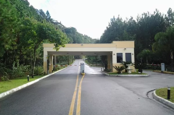 TERRENO EM CONDOMÍNIO FECHADO - 459M²