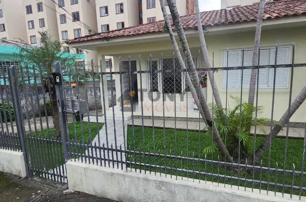 Casa à venda, 03 quartos, sendo 01 suíte e 07 vagas no bairro Ipiranga - São José - SC