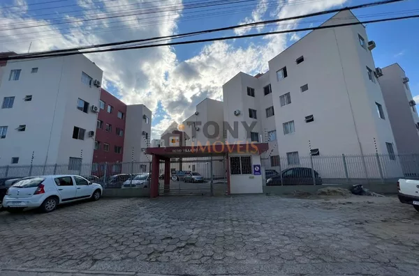 Apartamento de dois dormitórios com vaga de estacionamento