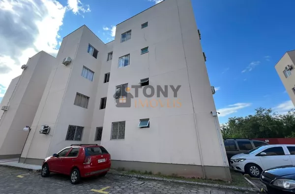 Apartamento de dois dormitórios com vaga de estacionamento